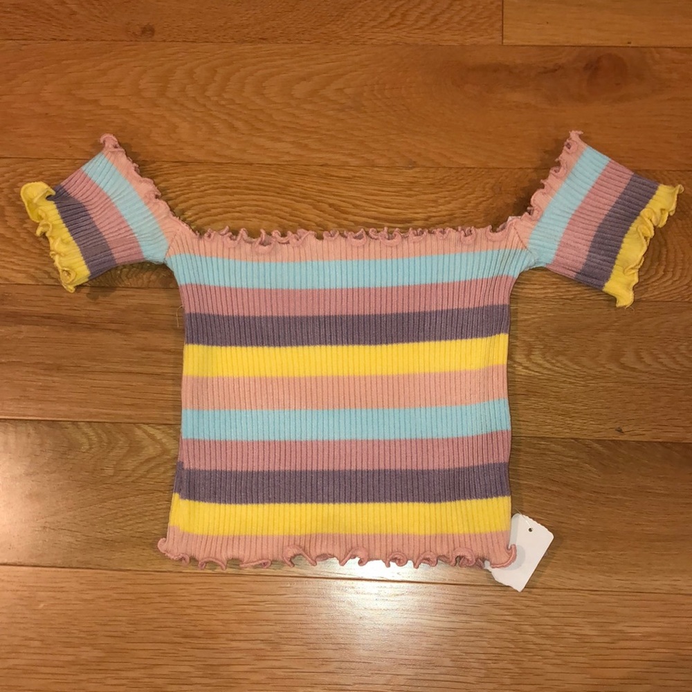 Off the shoulder crop top shirt